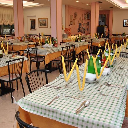 Hotel Ristoro Bellaria-Igea Marina Eksteriør billede