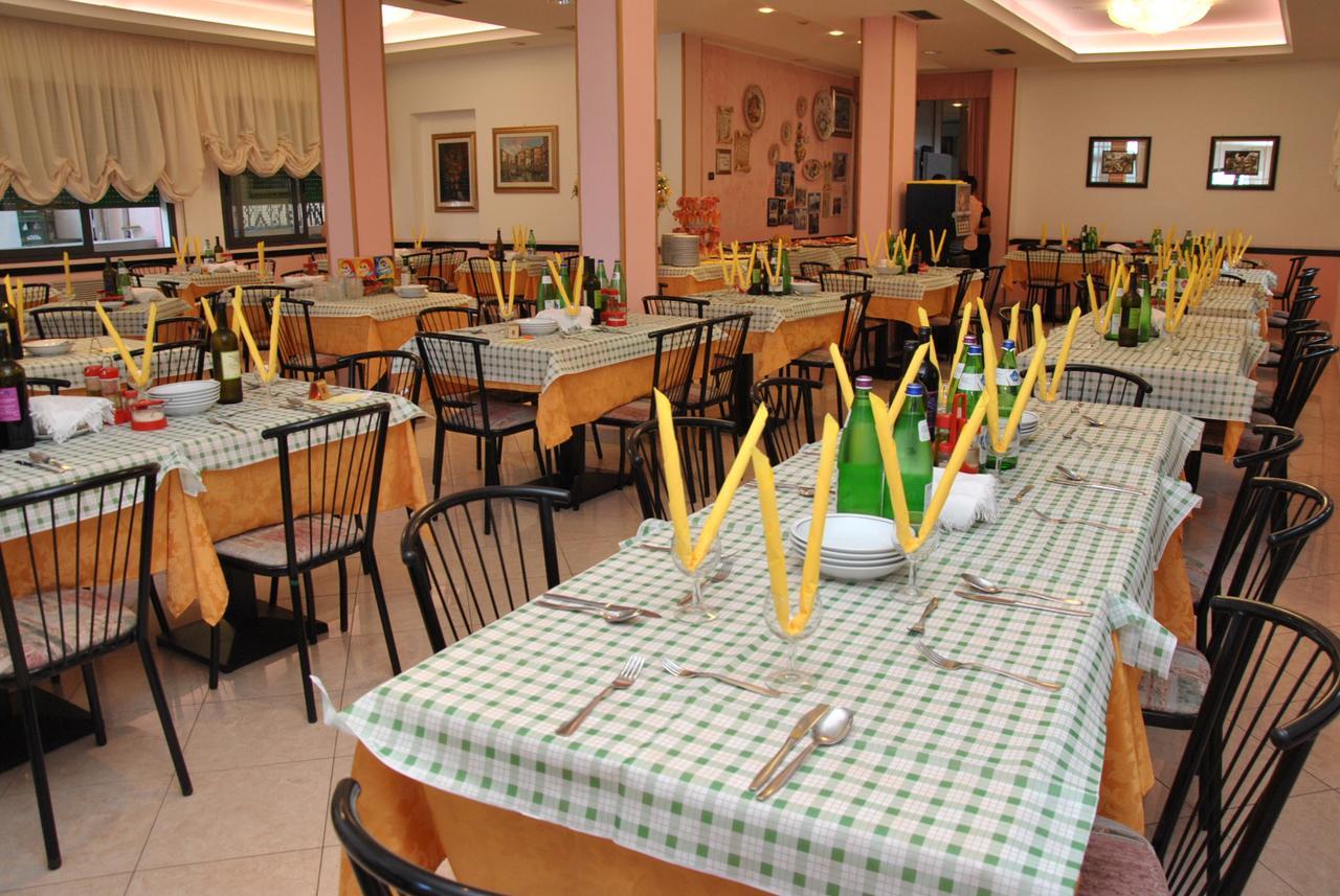 Hotel Ristoro Bellaria-Igea Marina Eksteriør billede