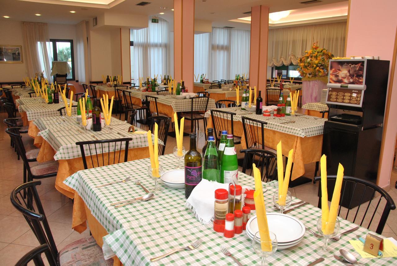 Hotel Ristoro Bellaria-Igea Marina Eksteriør billede